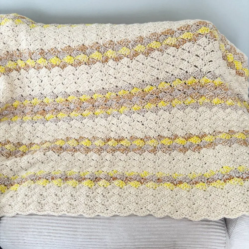 VTG HANDMADE Seashell Knit Afghan Throw Blanket Beige Yellow Brown 42 x 60